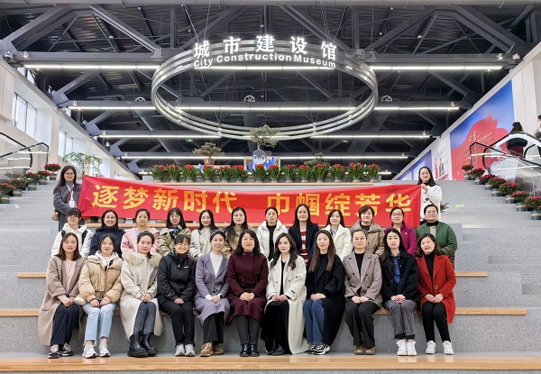 地產(chǎn)集團(tuán)工會(huì)組織開(kāi)展“三八”婦女節(jié)活動(dòng)